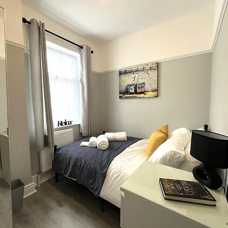 Spacious Home Sleeps 8 Nr Etihad Coop Live & City Manchester Exterior foto