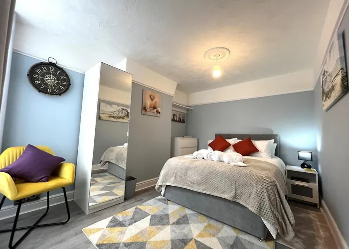 Spacious Home Sleeps 8 Nr Etihad Coop Live & City