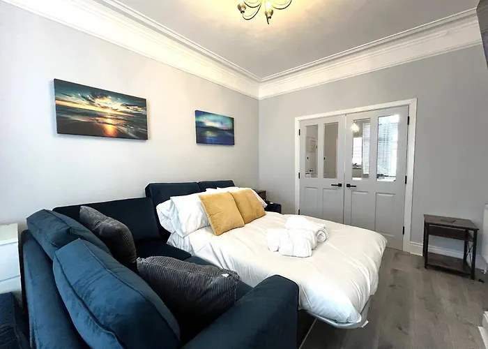 Spacious Home Sleeps 8 Nr Etihad Coop Live & City