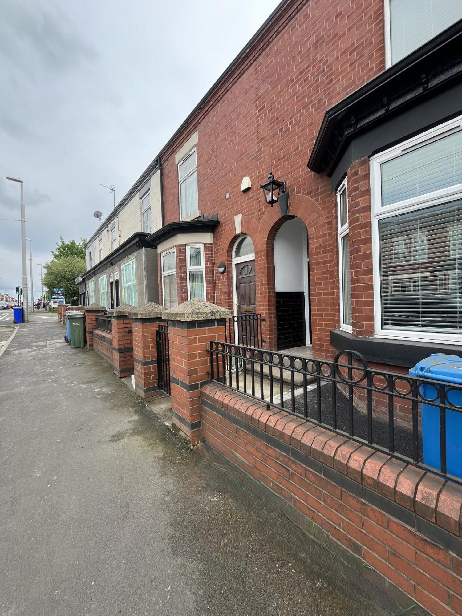 Apartment Spacious Sleeps 8 Nr Etihad Coop Live & Manchester
