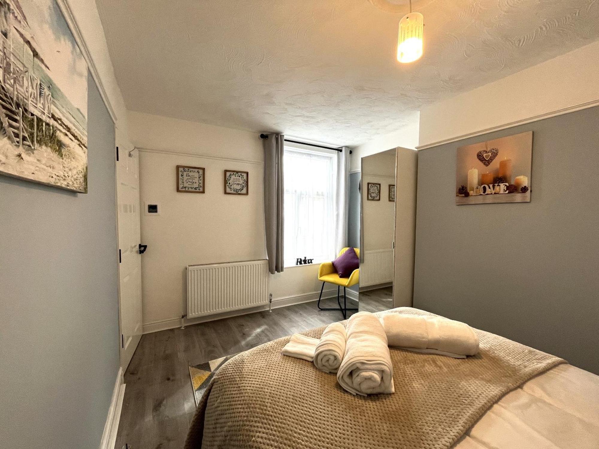 Apartment Spacious Sleeps 8 Nr Etihad Coop Live &