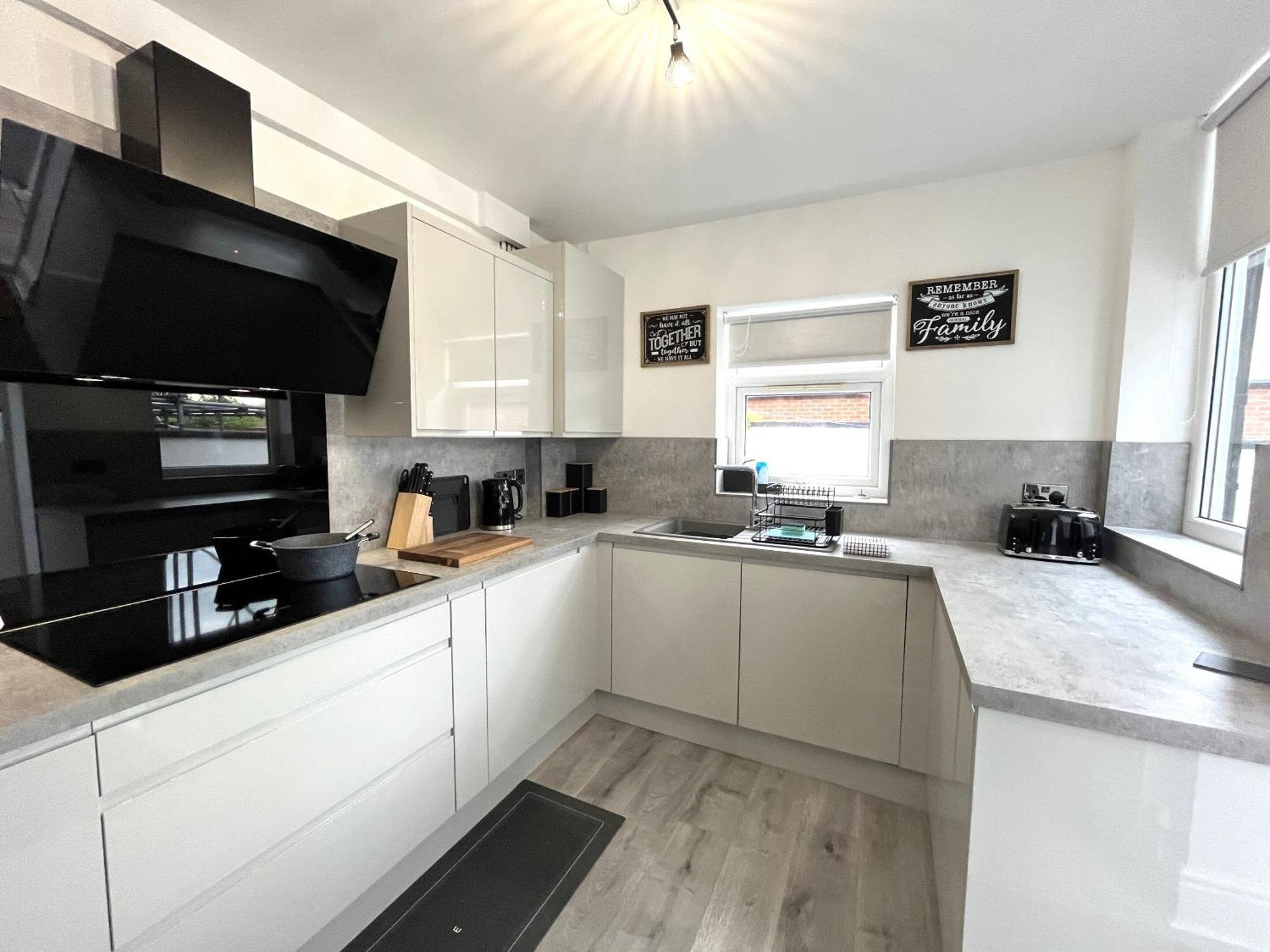 Spacious Sleeps 8 Nr Etihad Coop Live & Apartment *