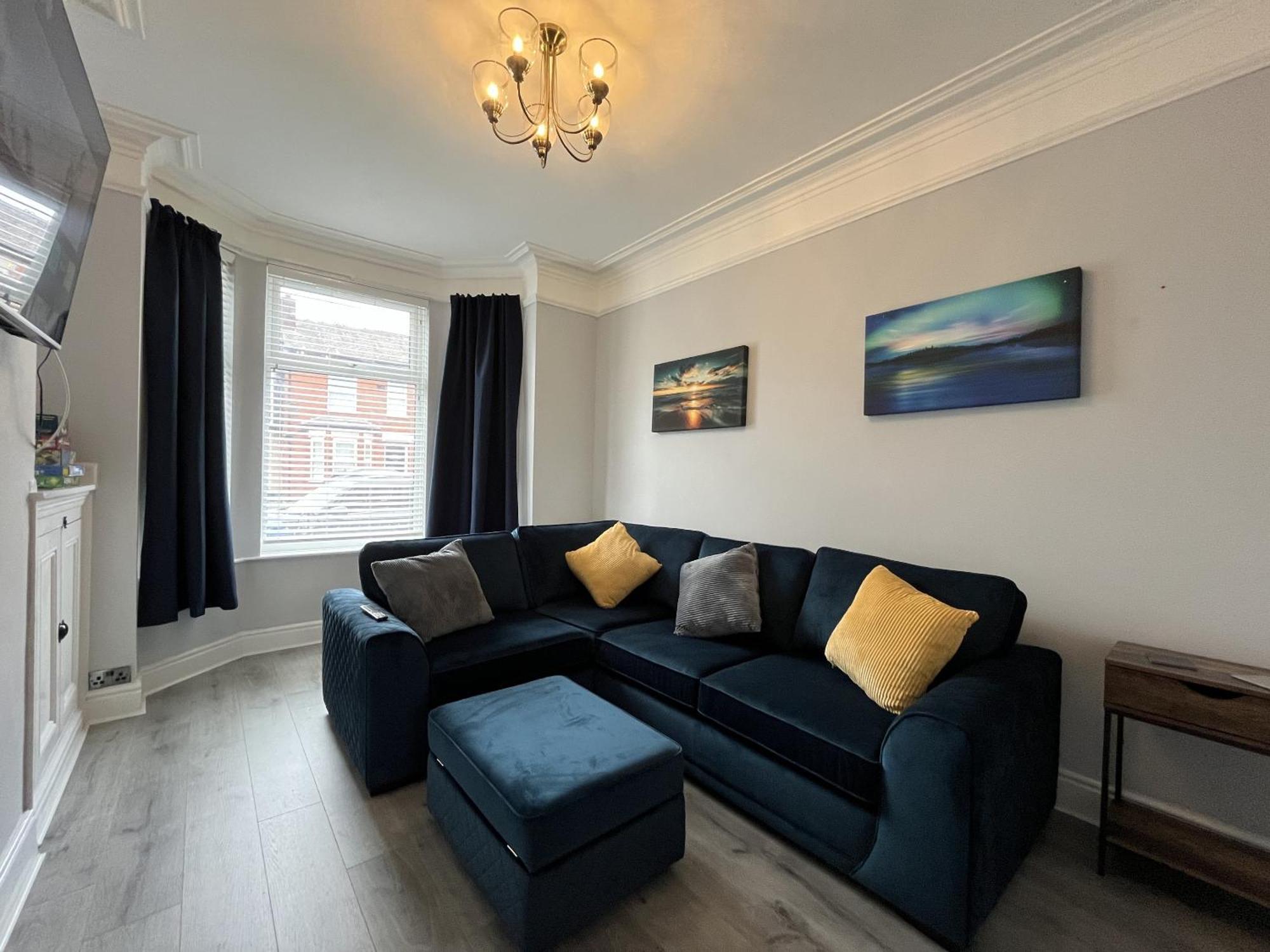 Apartment Spacious Sleeps 8 Nr Etihad Coop Live &