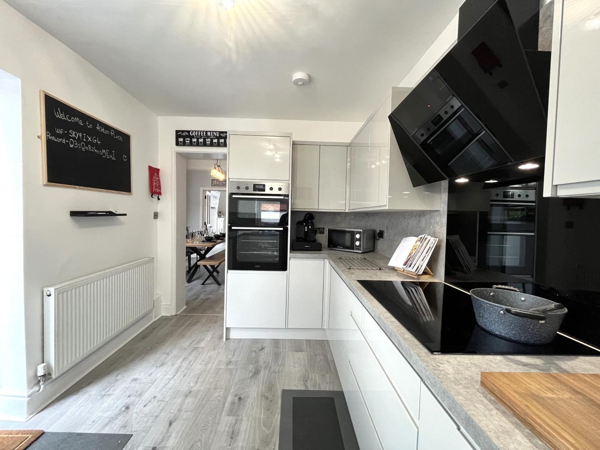 Spacious Sleeps 8 Nr Etihad Coop Live & Manchester