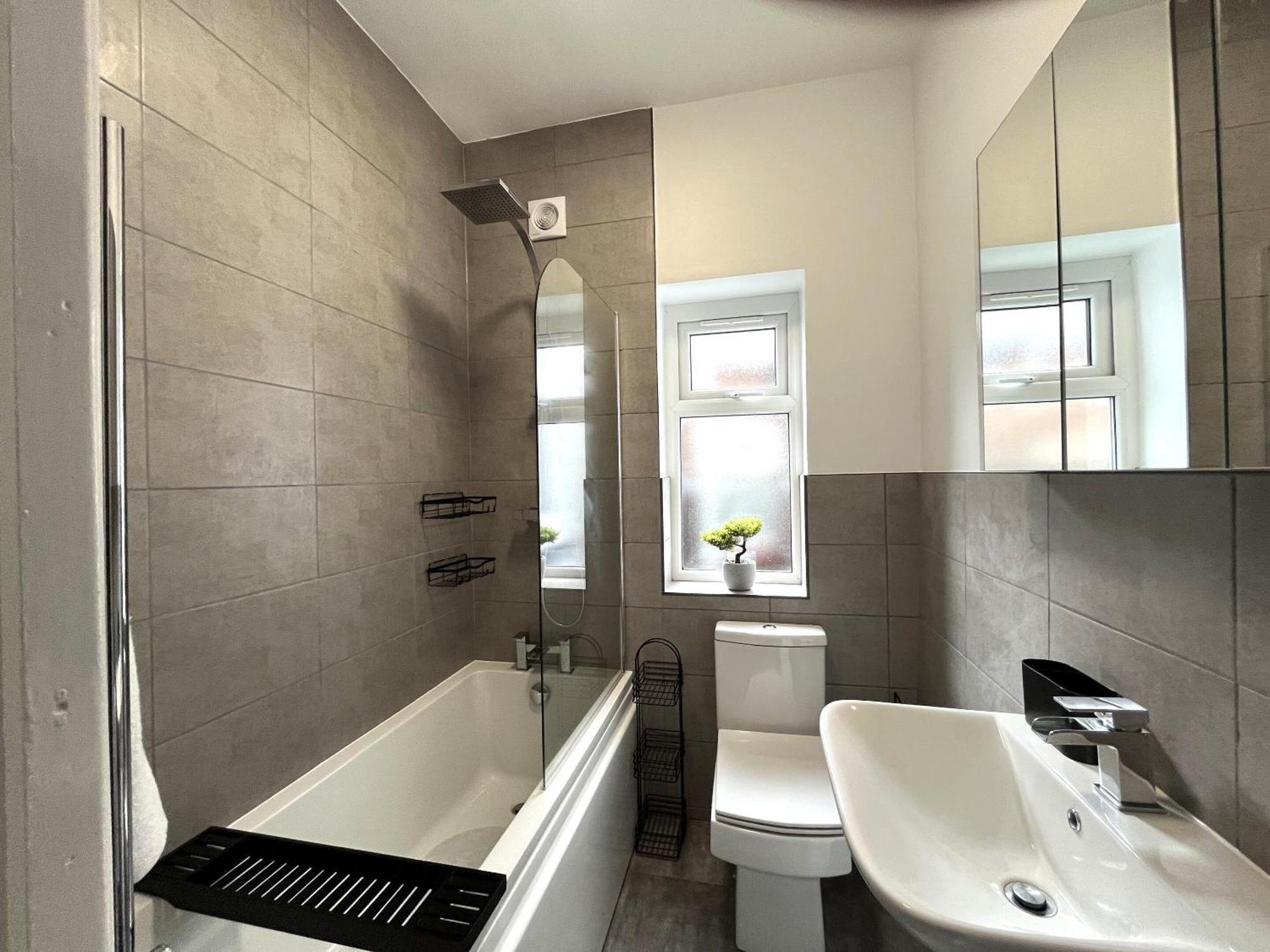 Spacious Sleeps 8 Nr Etihad Coop Live & Apartment *