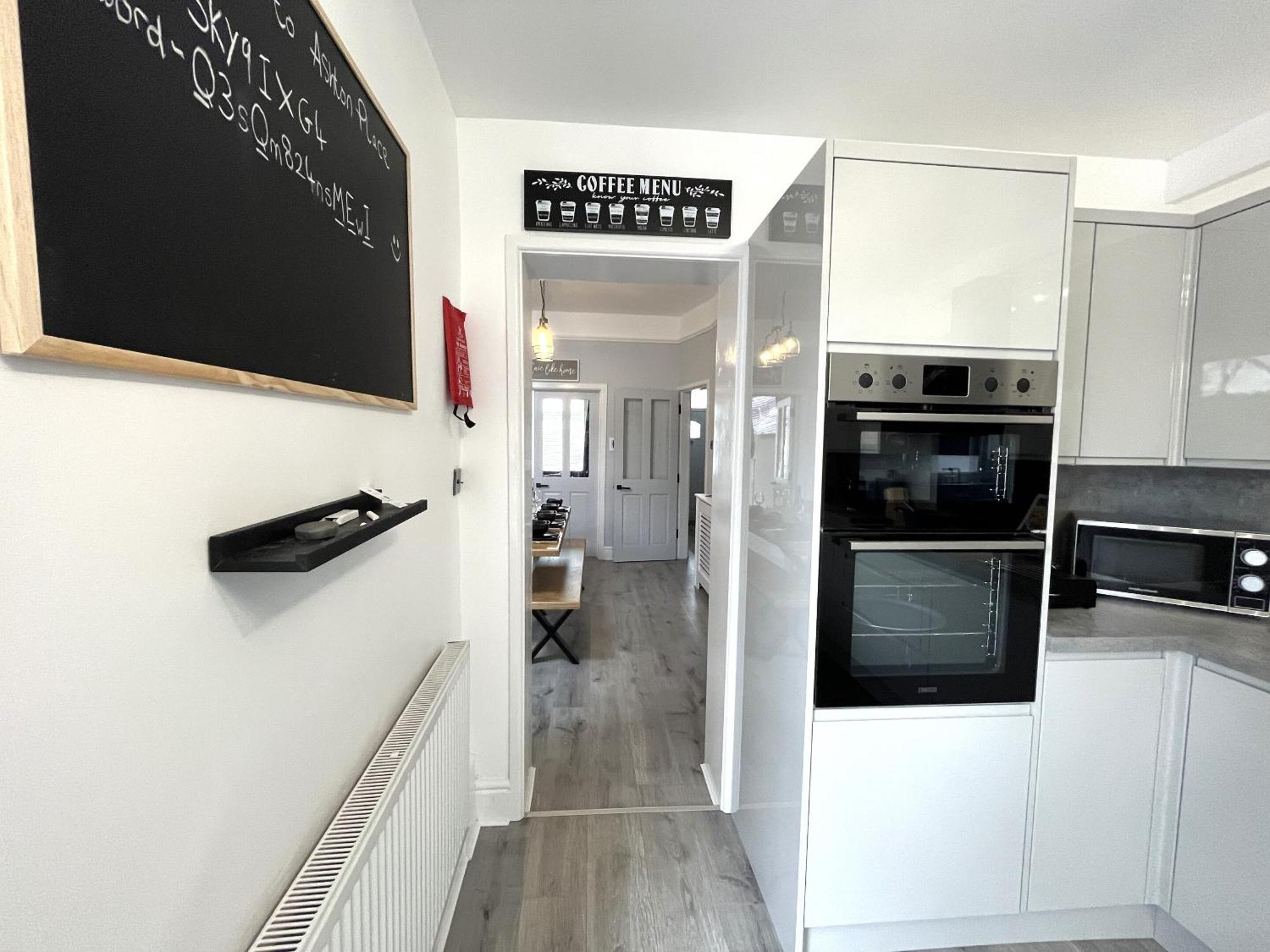 Spacious Sleeps 8 Nr Etihad Coop Live &